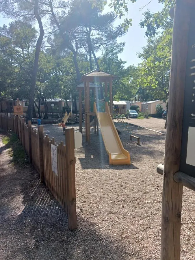 אתר קמפינג מלון נאן-לה-פה Domaine De La Sainte Baume צרפת